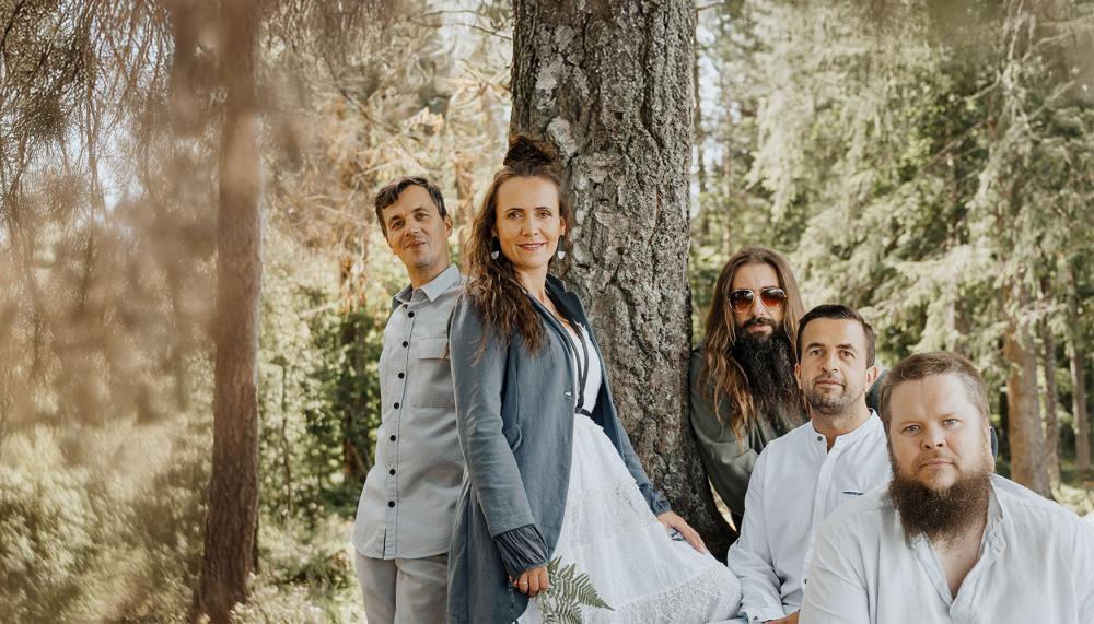 RAXTU RAXTI | VIENA SAULE, VIENA ZEME